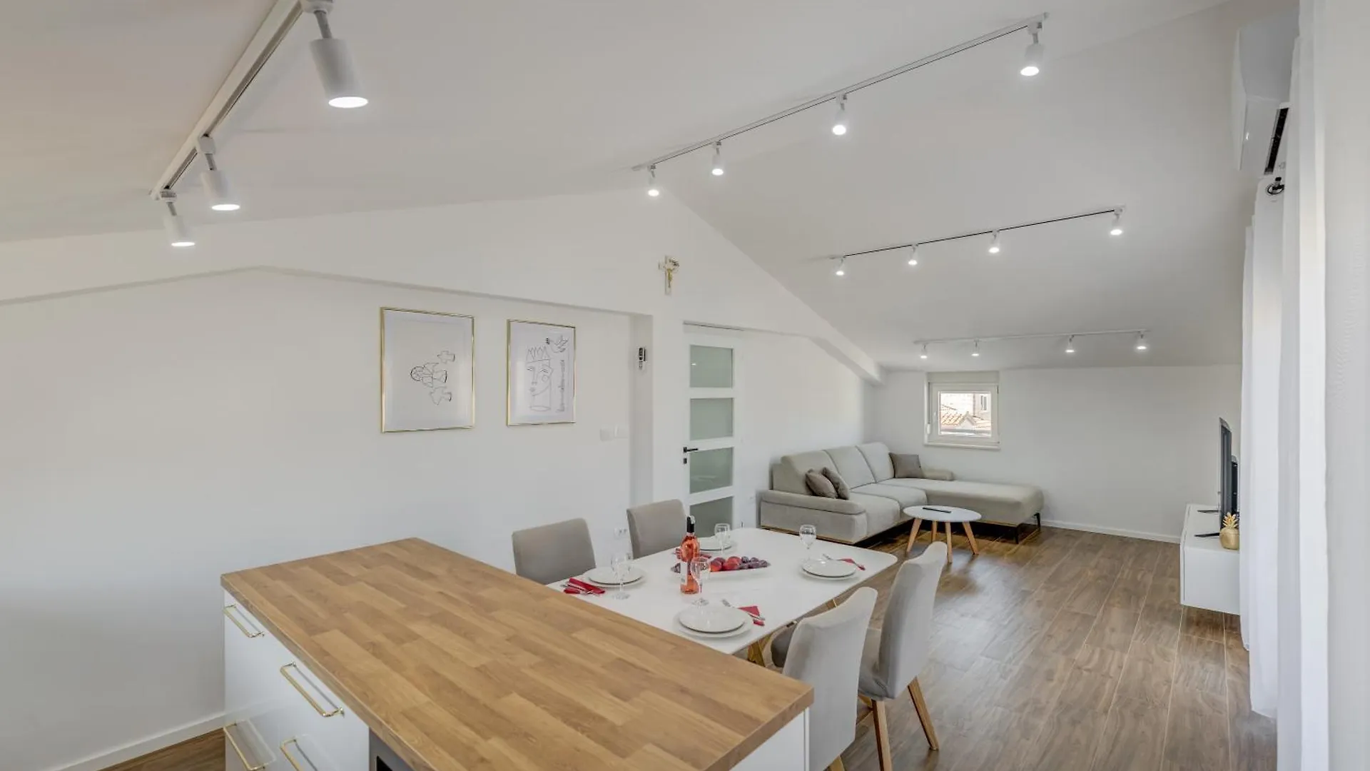 Light Loft Apartment Kastela 0*,