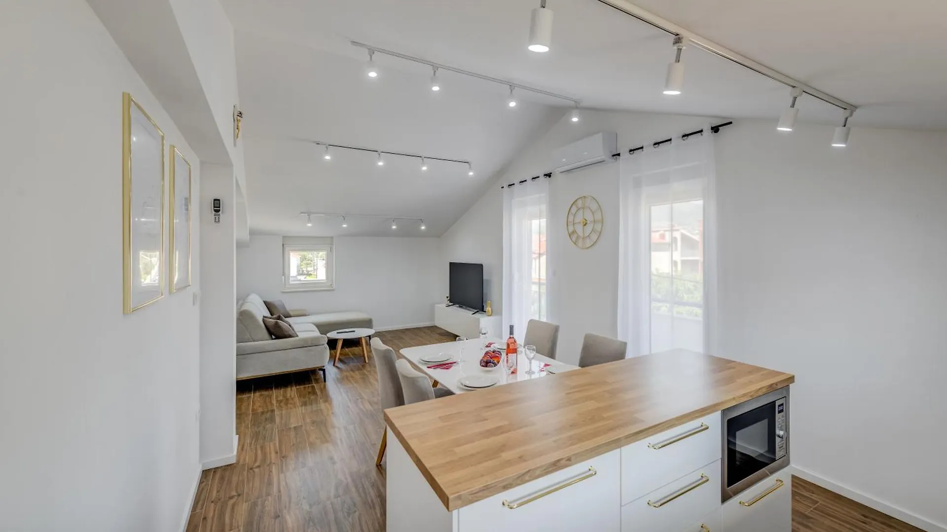 Light Loft Apartment Kastela