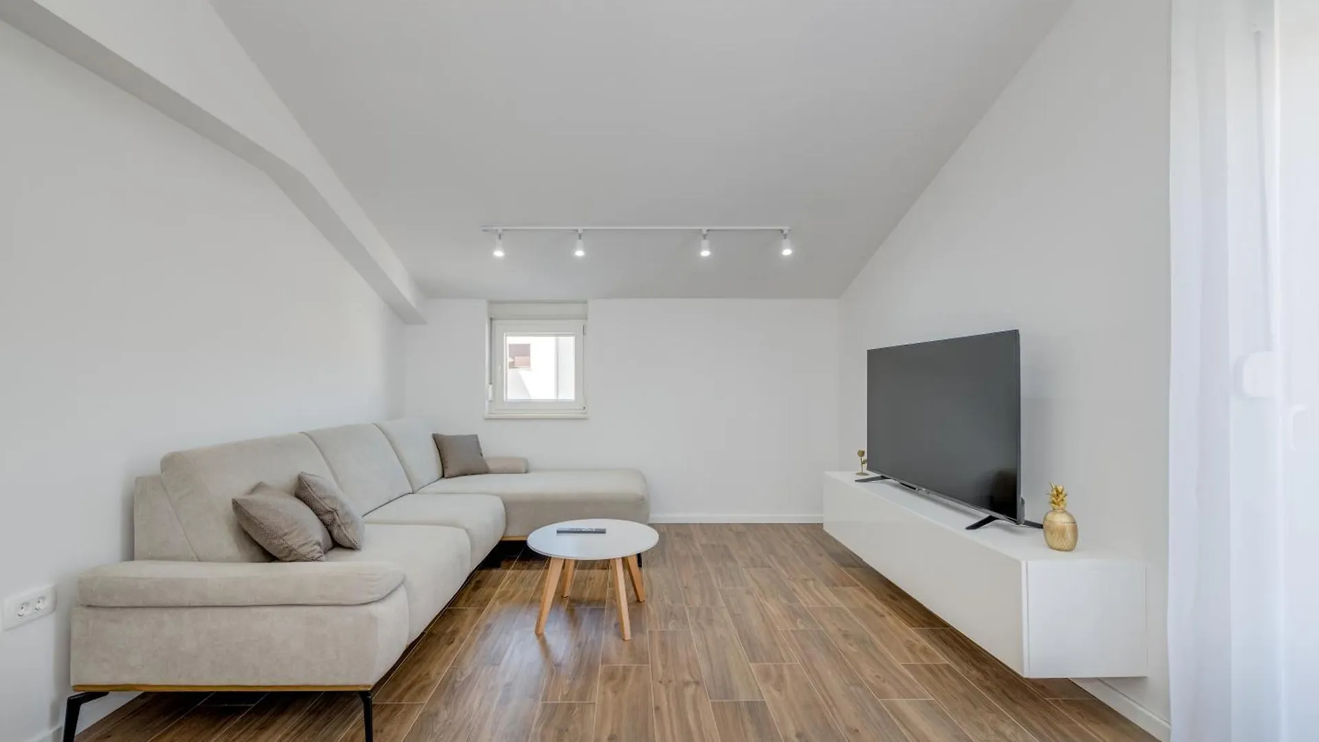 Light Loft Apartment Kastela
