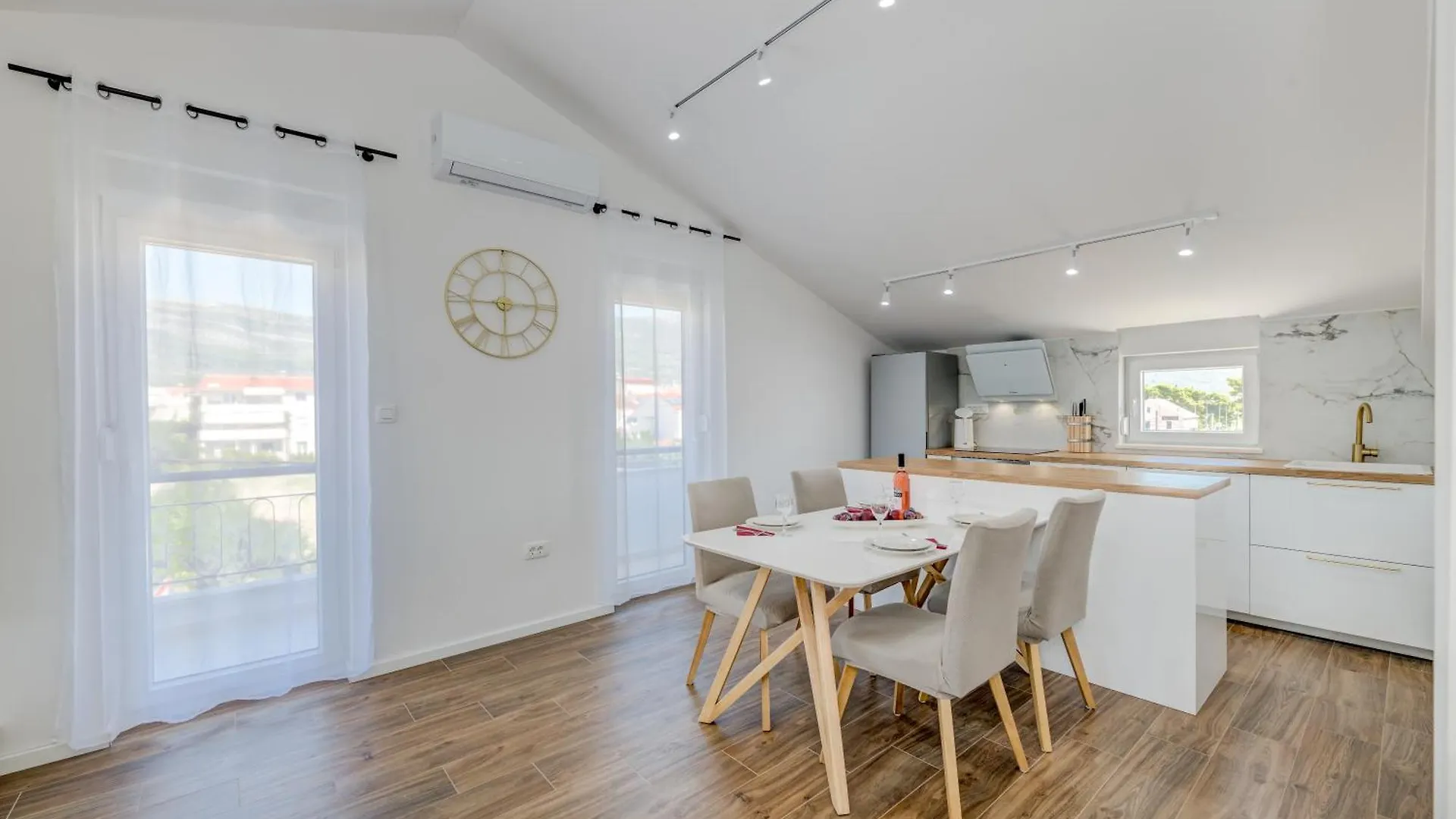 Light Loft Apartment Kastela