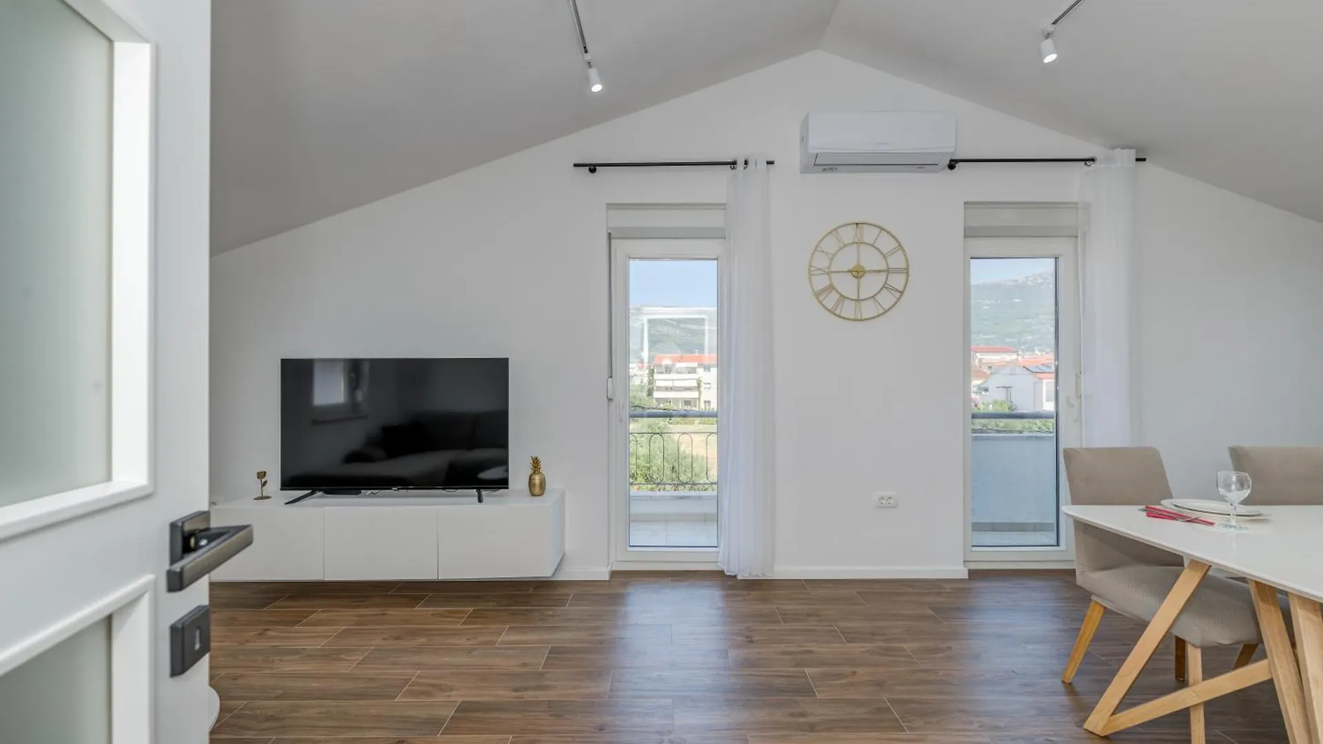 Light Loft Apartment Kastela