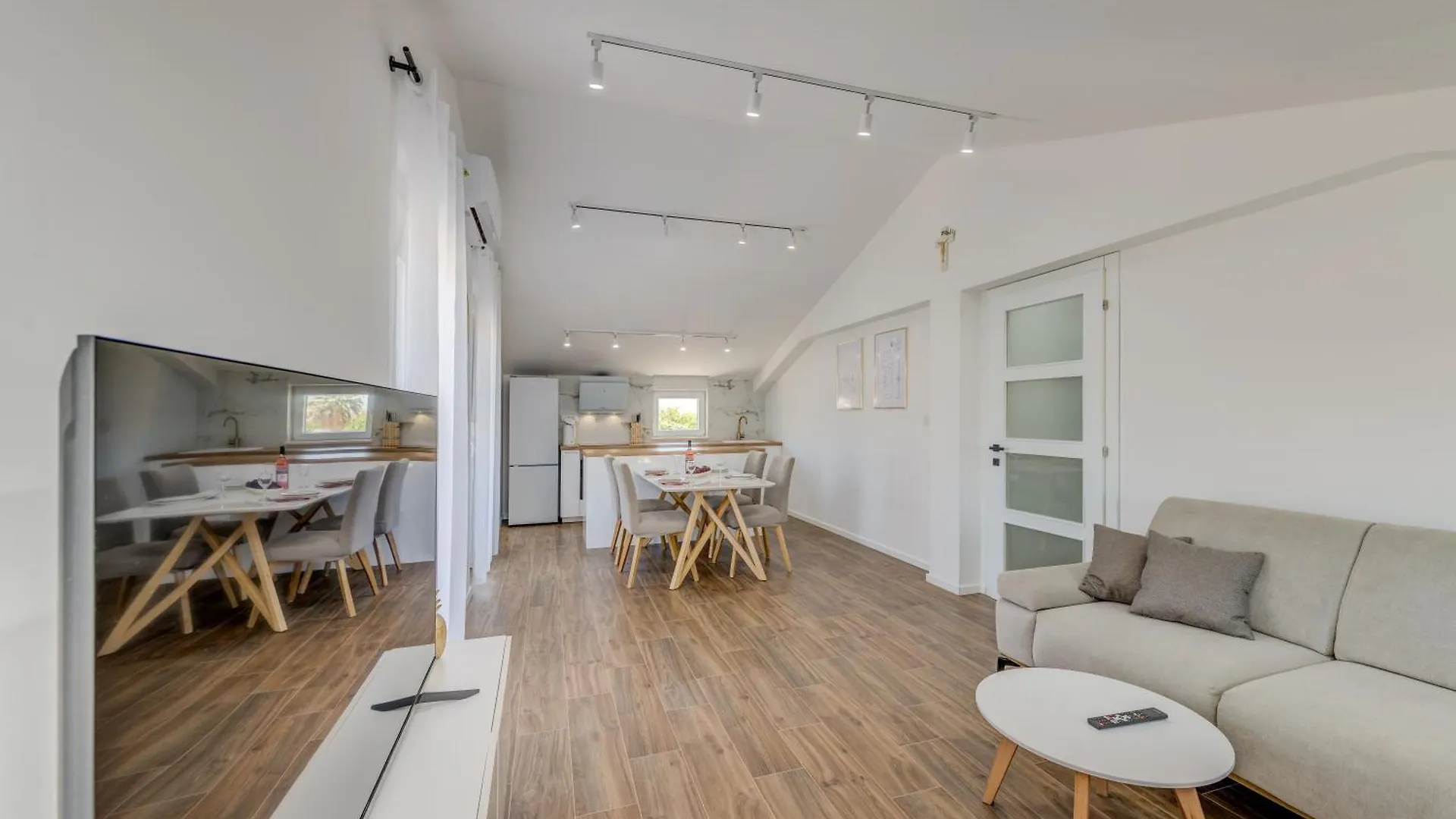 Light Loft Apartment Kastela